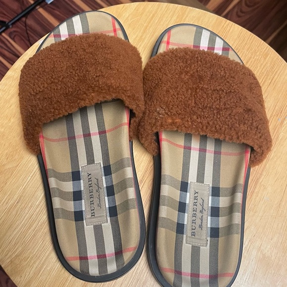 Burberry brown shearling fur flats - Picture 6 of 6